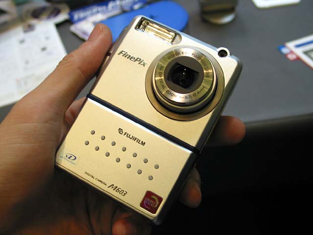 富士フイルム、動画撮影/編集機能を備えたデジタルカメラ