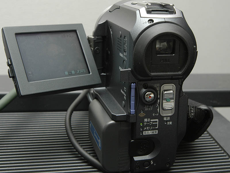 ソニー、331万画素CCD搭載のDVカメラ