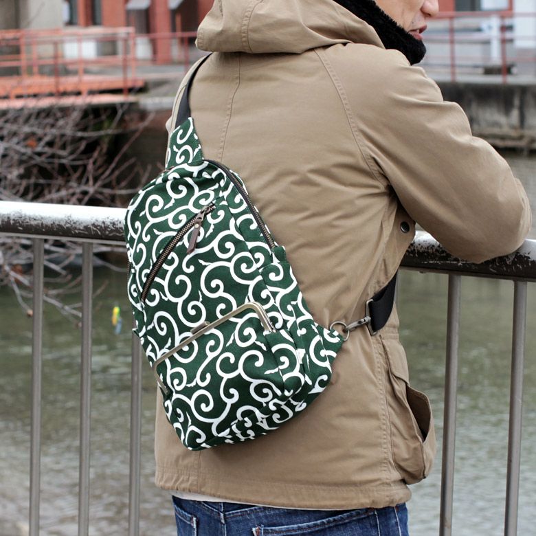 受注生産品】縦型がま口ボディバッグ【帆布・唐草/水玉】 | がま口の