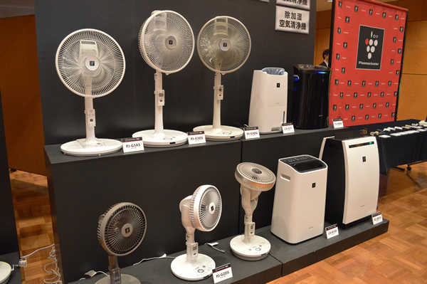 五つのセンサで部屋を監視、シャープの除加湿空気清浄機「KC-HD70