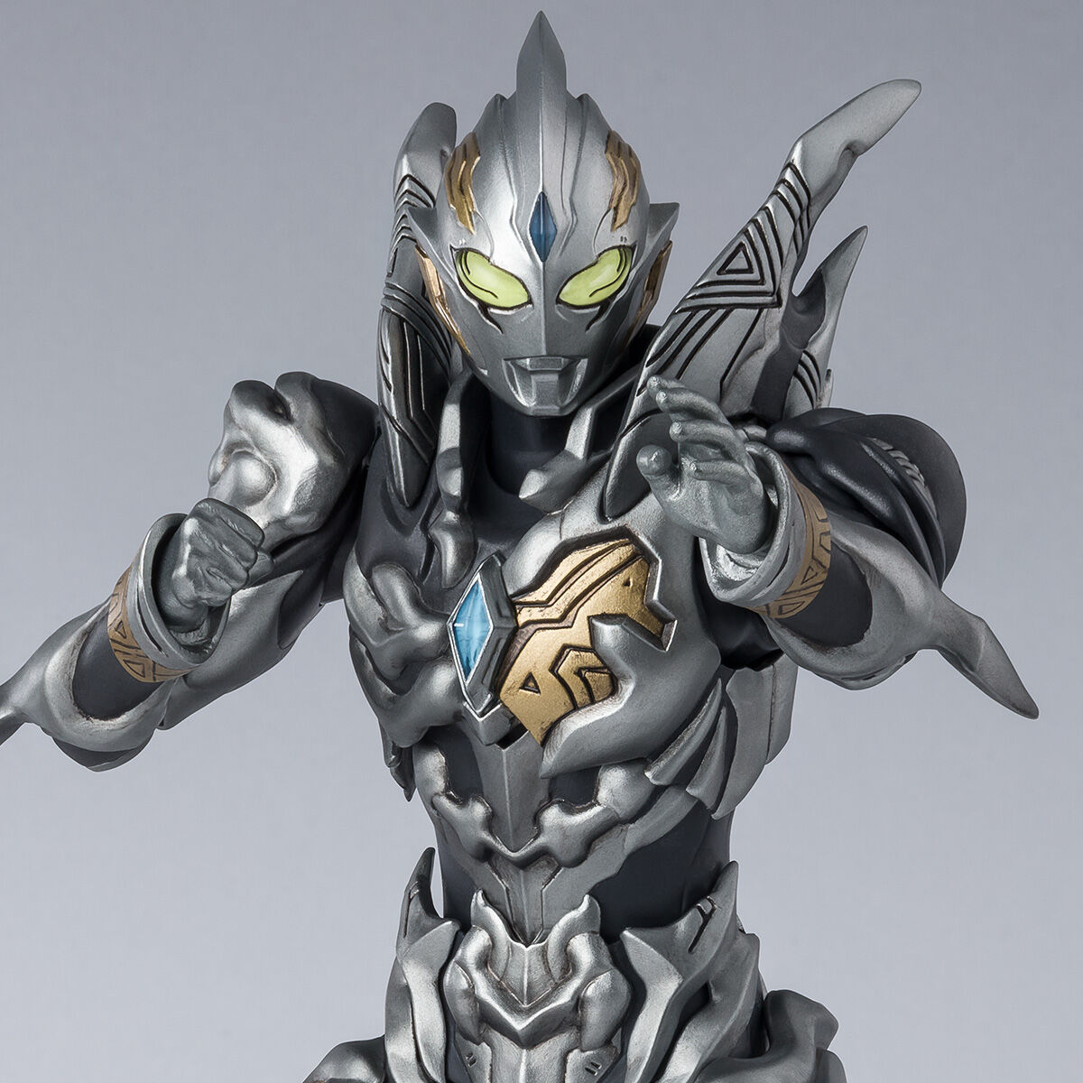 S.H.Figuarts トリガーダーク | ウルトラマンシリーズ フィギュア