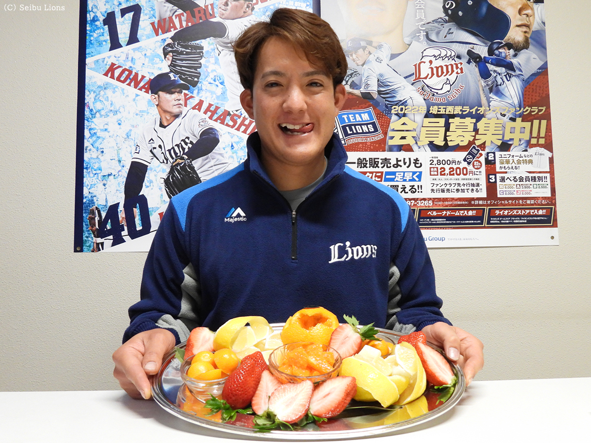 西武・與座海人が結婚を発表 キャンプ地・宮崎県日南市からも祝福