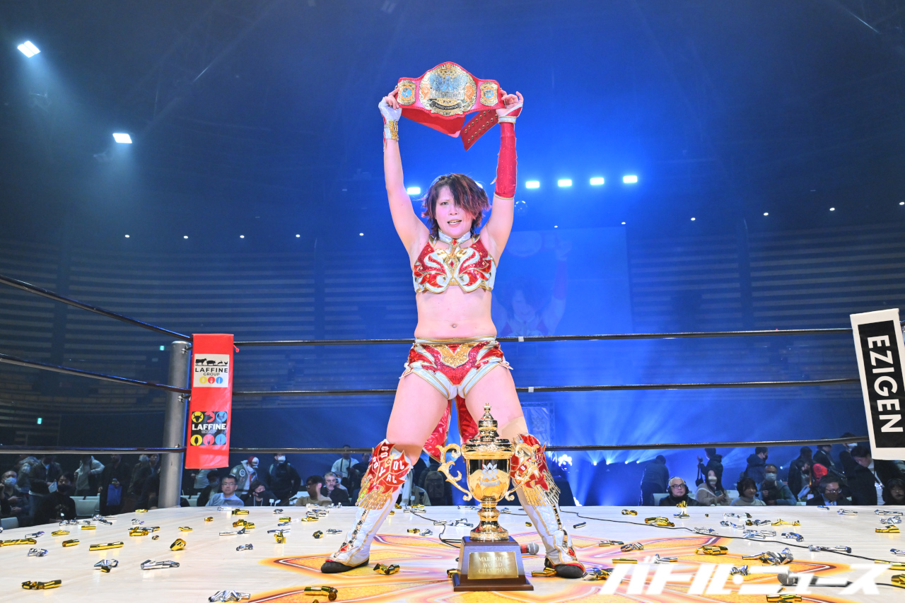 林下詩美がSareeeを下して悲願の真紅のベルト奪取で大復活！“大恐竜