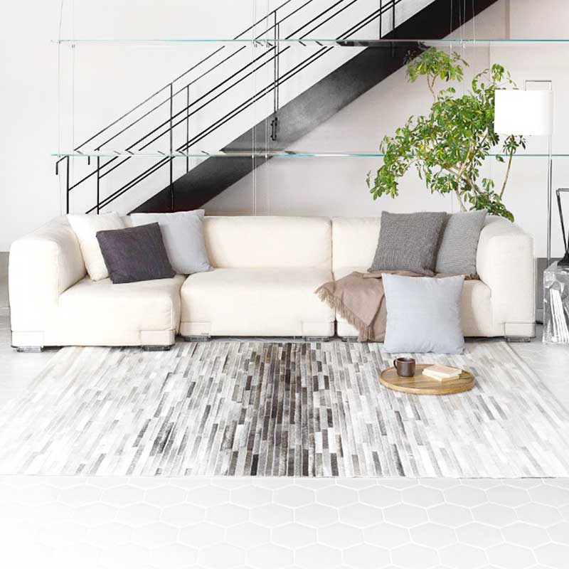 上質カウレザー] グラデーションのカウハイドラグ チャコールグレー