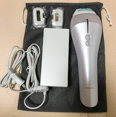 光エステ ES-WP97とES-CWP97の1つの違い。ポーチの紐の色。 | カタログ