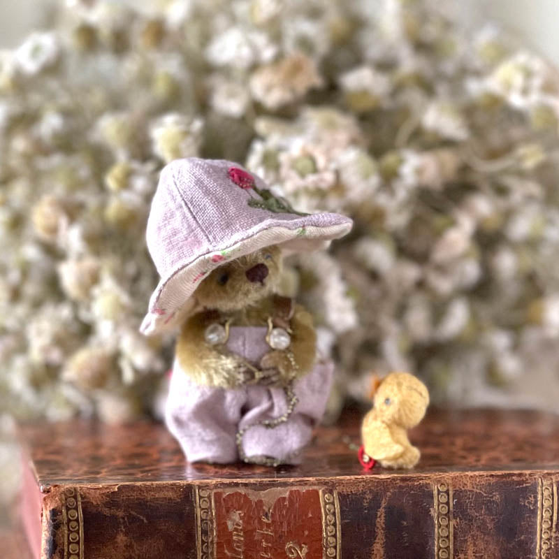 Saeri Bear 小町さえり – Bear Fruit Café