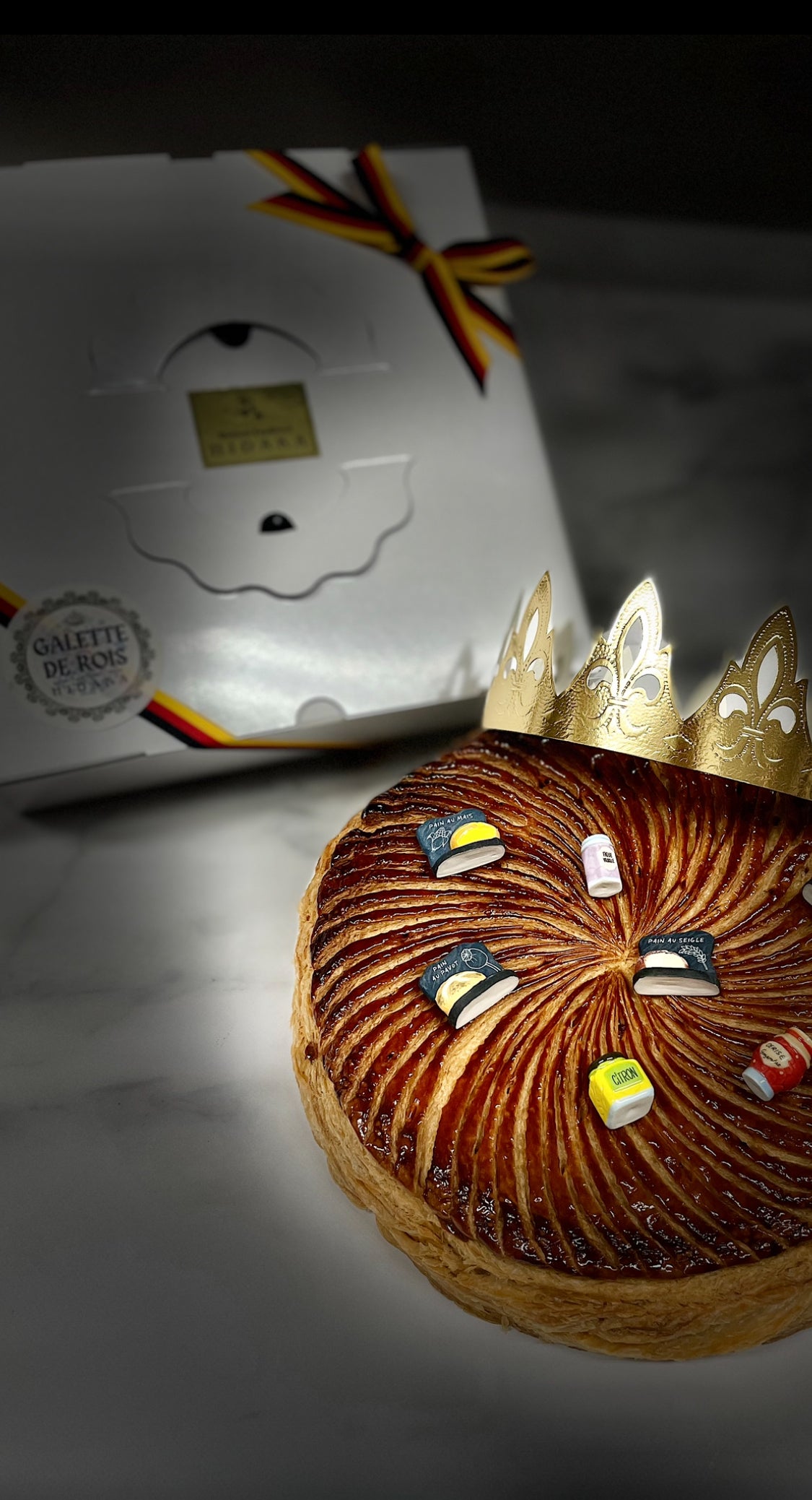 LA PATISSERIE フェーブ ガレットデロワ LA PATISSERIE フェーブ