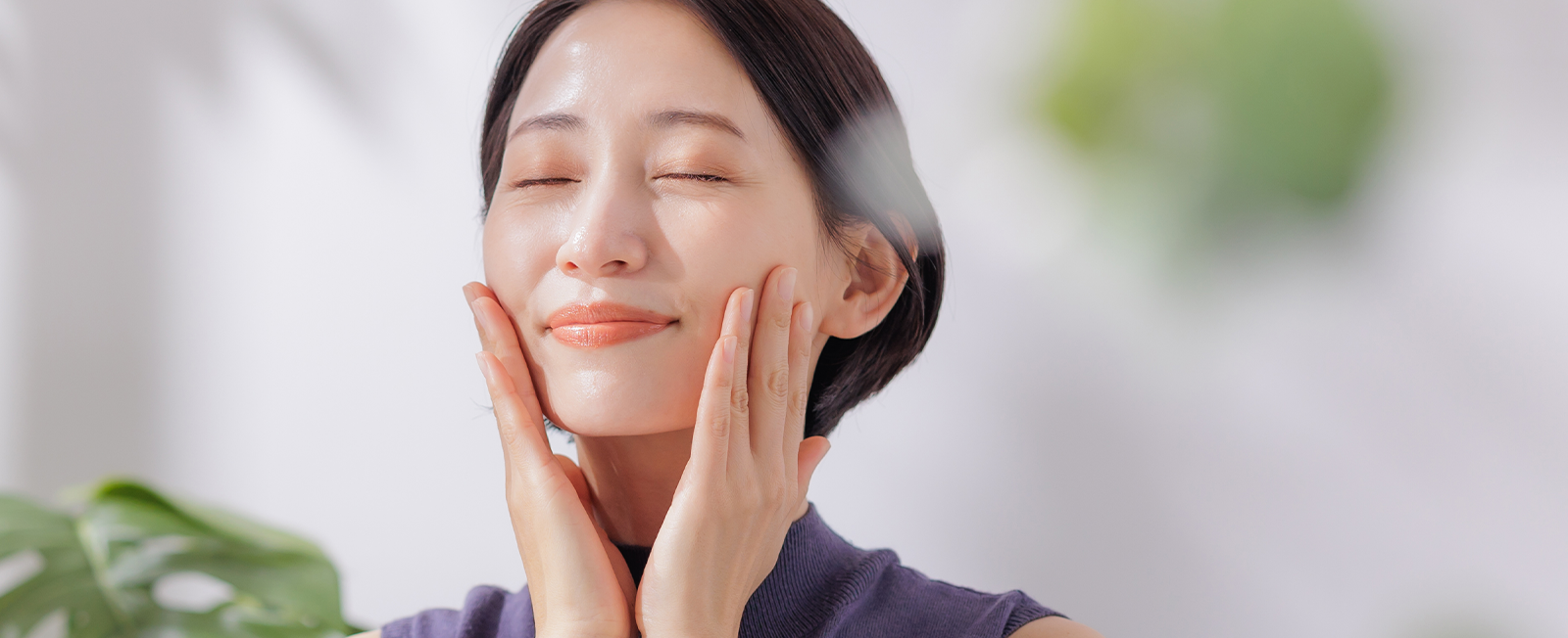 1秒吹きかけるだけの、美肌記憶ケア。PROTONAID SOLUTION（プロトン