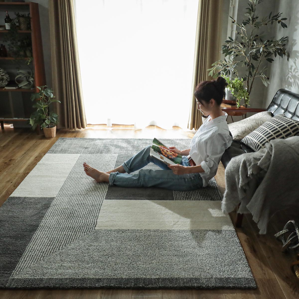 同系色のパイルで優しくデザインした防炎機能付きウィルトンラグ