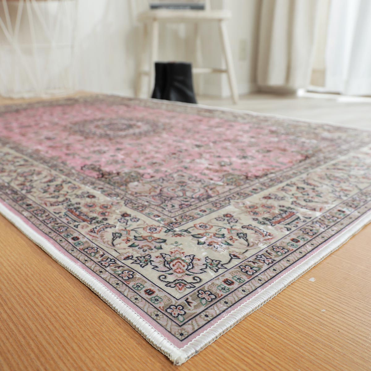 憧れのペルシャ絨毯柄をお手頃価格で。洗濯機で洗えるメダリオンマット