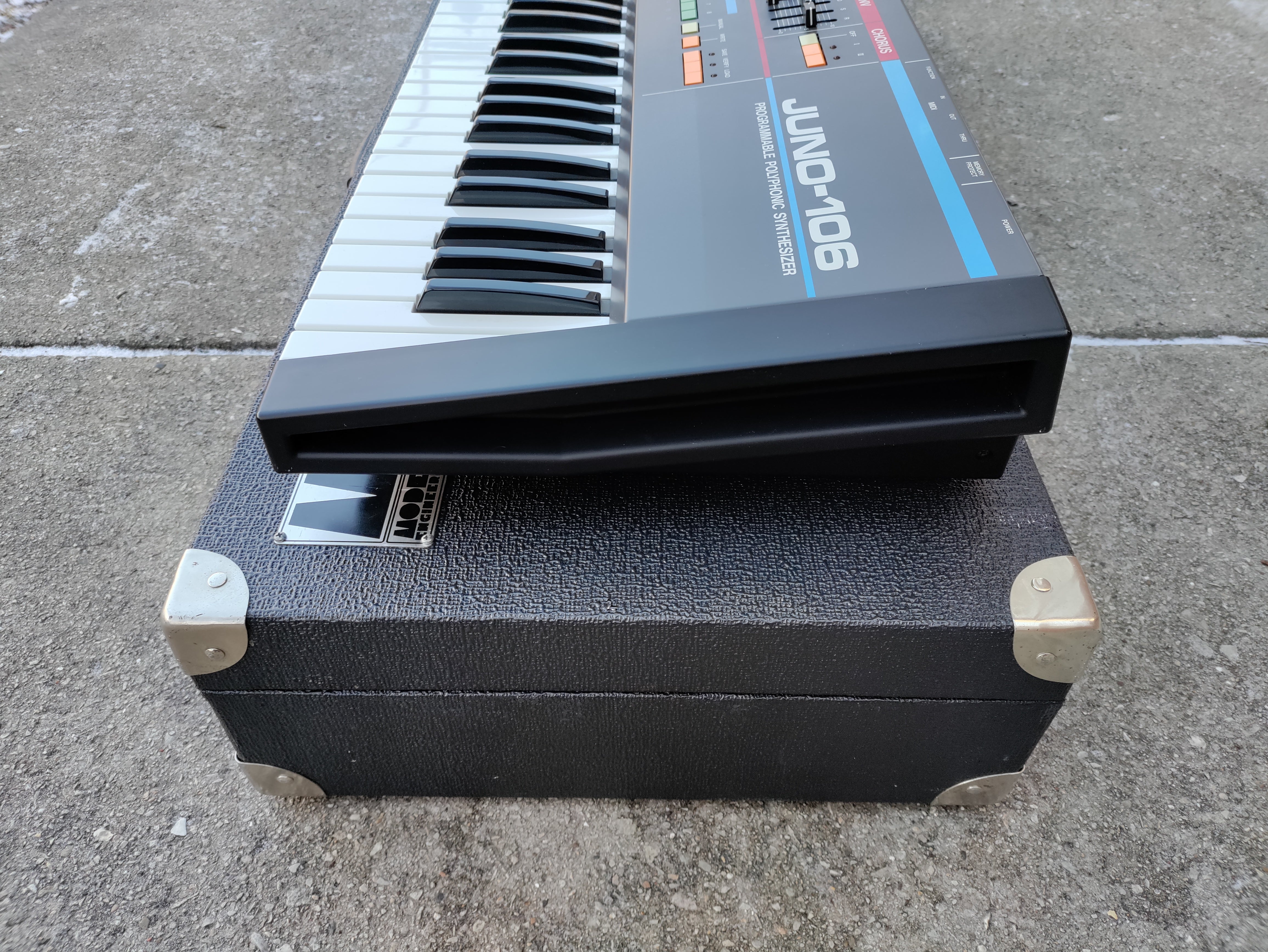Roland Juno 106 Synth and Flight Case - Refurbished – Borish