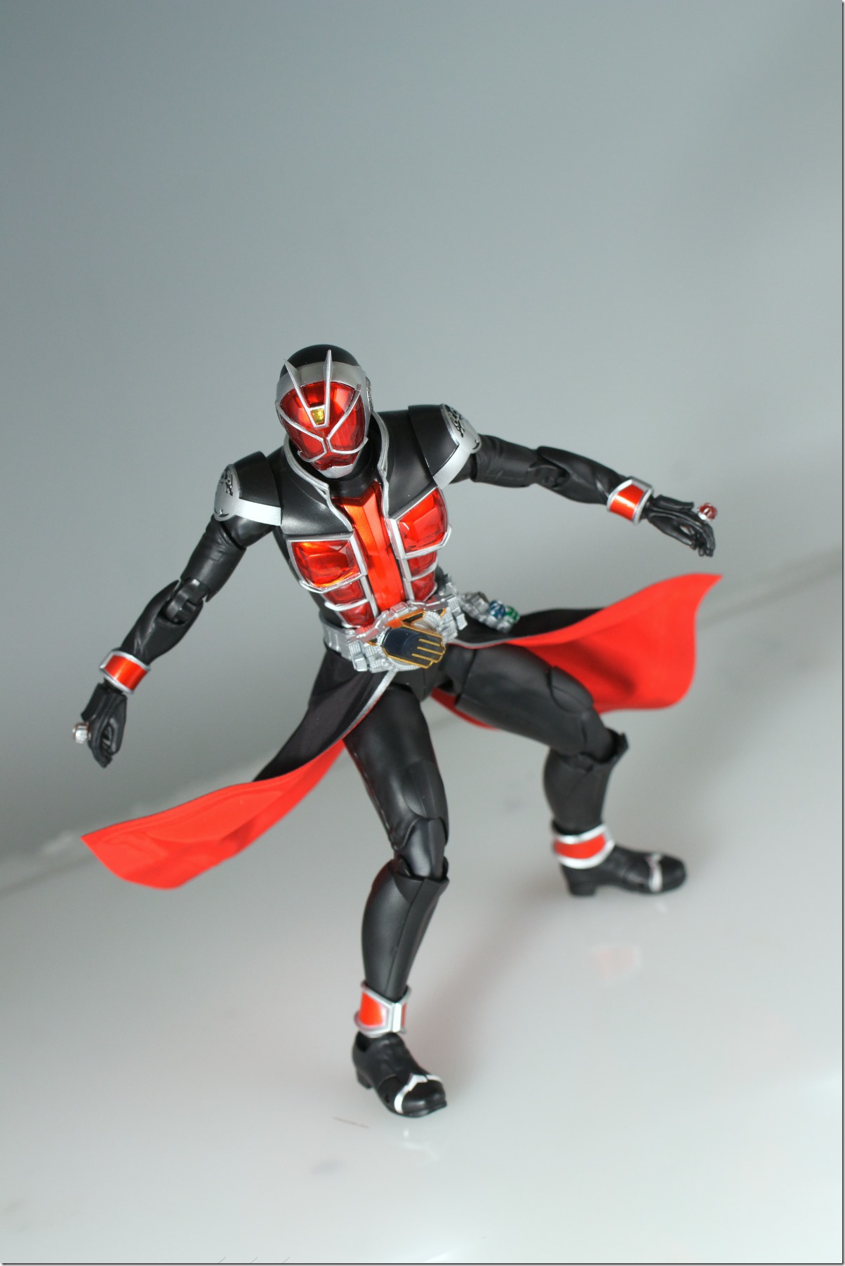 S.H.Figuarts （真骨彫製法） 仮面ライダーウィザード フレイム