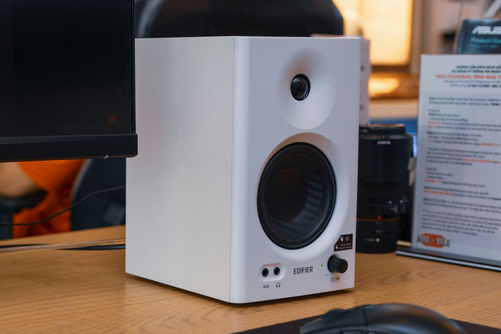 EDIFIER 『MR4』 レビューチェック ～モダンデザインやホワイトの