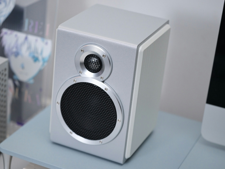 FIIO、前作の半額以下で出してきた機能充実のデスクトップスピーカー