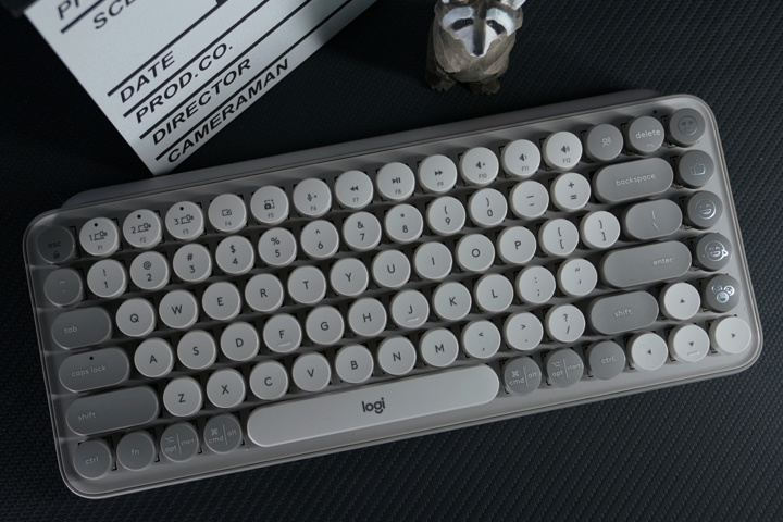 ロジクール、新色も奇抜なデザイン全振りのメカニカルキーボード『POP