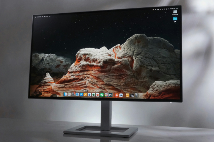 Philips、自身初のIPS Blackパネル採用でメタリックデザインも特徴と