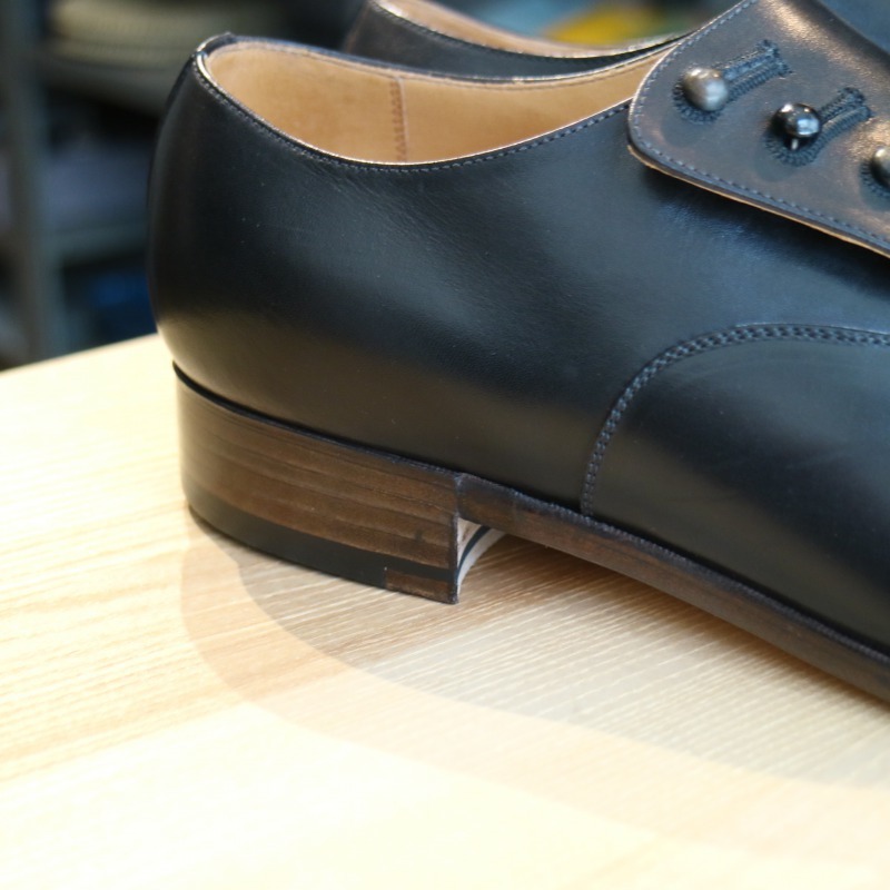 forme (フォルメ) / 【Button Up Shoes Plain Toe】のご紹介