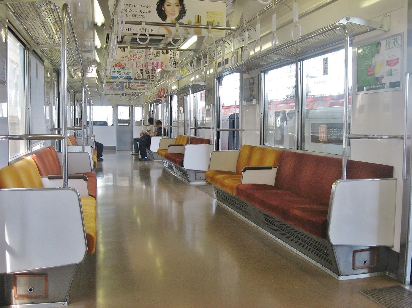 東急】座席モケットにシルバーシートマークが沢山！ - タタールのくに