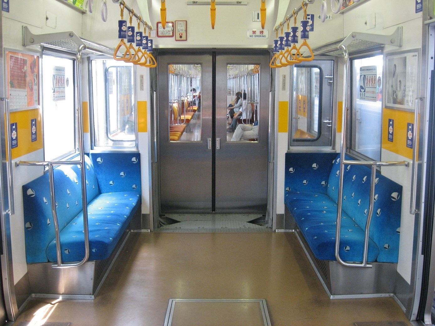 東急】座席モケットにシルバーシートマークが沢山！ - タタールのくに