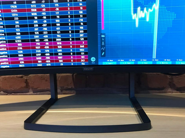 Philips、49インチ/32:9のスーパーウルトラワイド液晶モニター『492P8