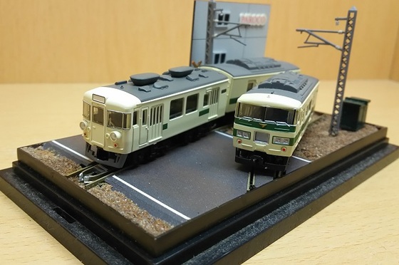 3両Bトレ】クロ157とリレー色185系 - 空を読む