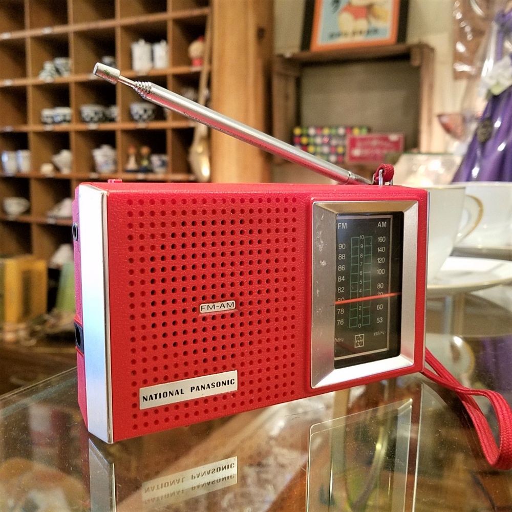 昭和レトロなナショナルの赤い2バンド・ポータブルラジオ - [Sold Out