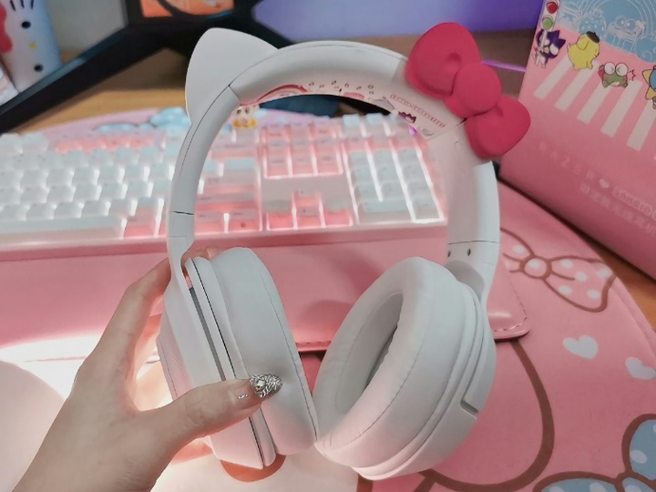 Razer 『Razer Kraken BT Kitty Edition (Hello Kitty)』 画像など