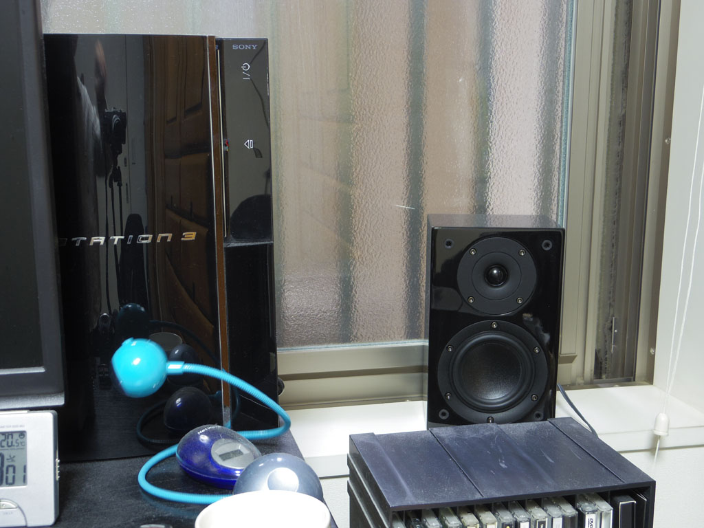 出窓に置ける高品質スピーカー DENON SC-A33SG - レビューマジック