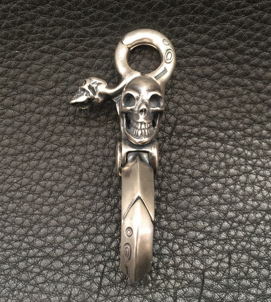 ガボラトリーのクリップ, スカル オン クリップ ウイズ トライアングル