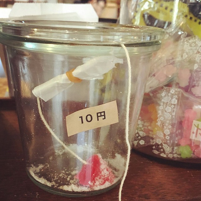 駄菓子屋で使われていた日本の古い猫瓶を探す | 駄菓子日記