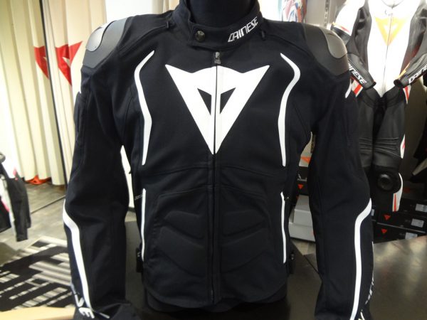 レーシーな印象ながら長いシーズンで使えるDYNO TEX JACKETご紹介