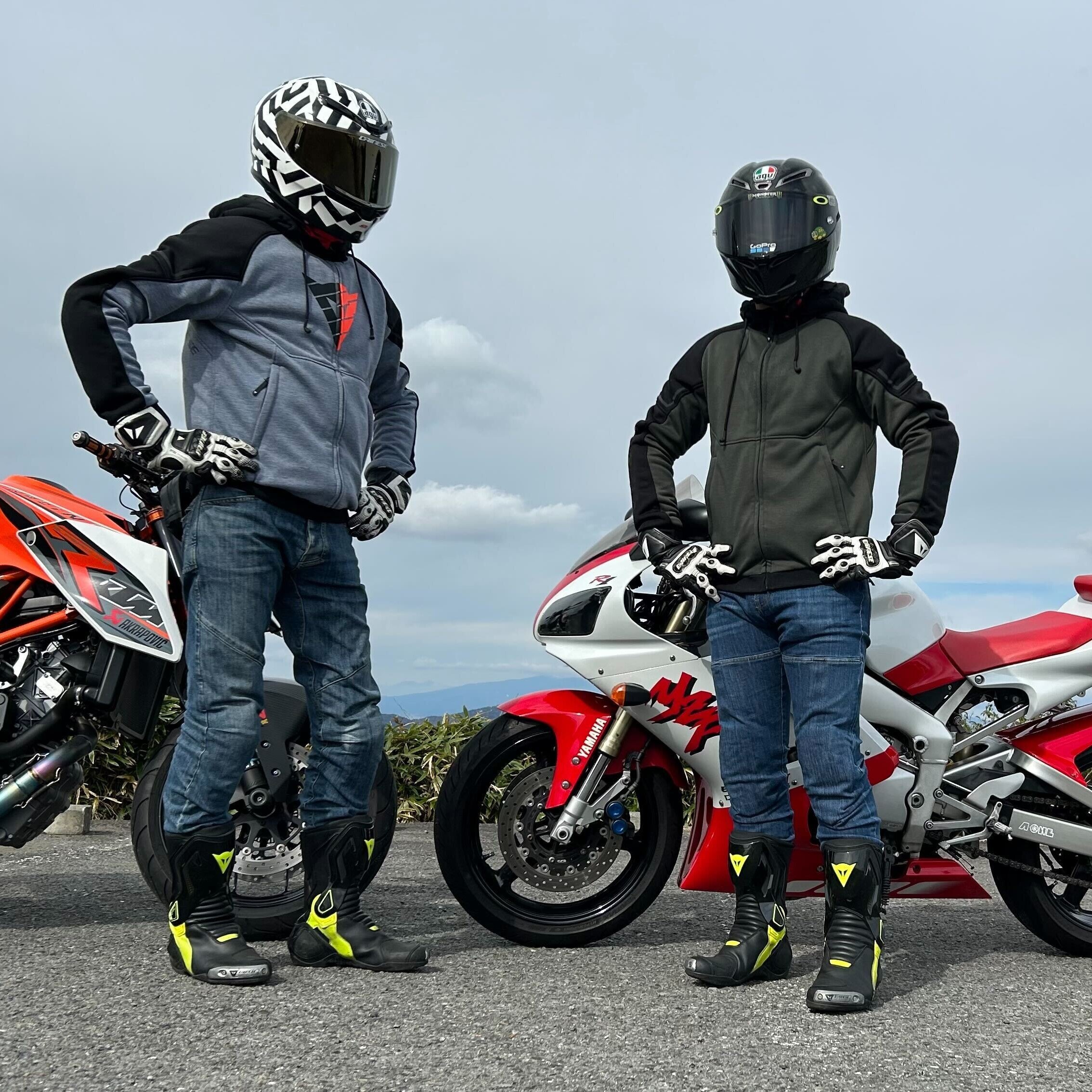 バイク用ジャケットの安全性とカジュアルなスタイルを両立 