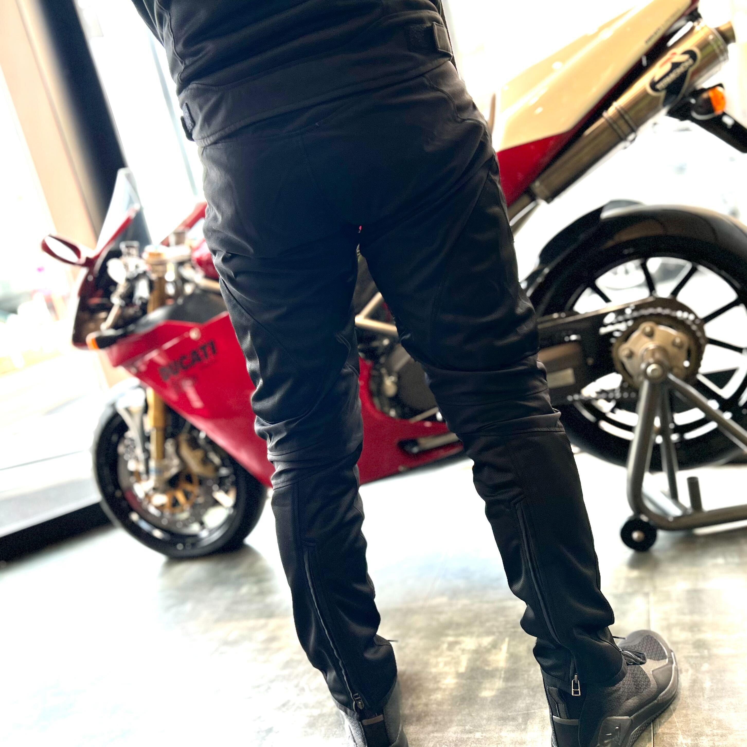 夏はこれで決まり！最新メッシュパンツ