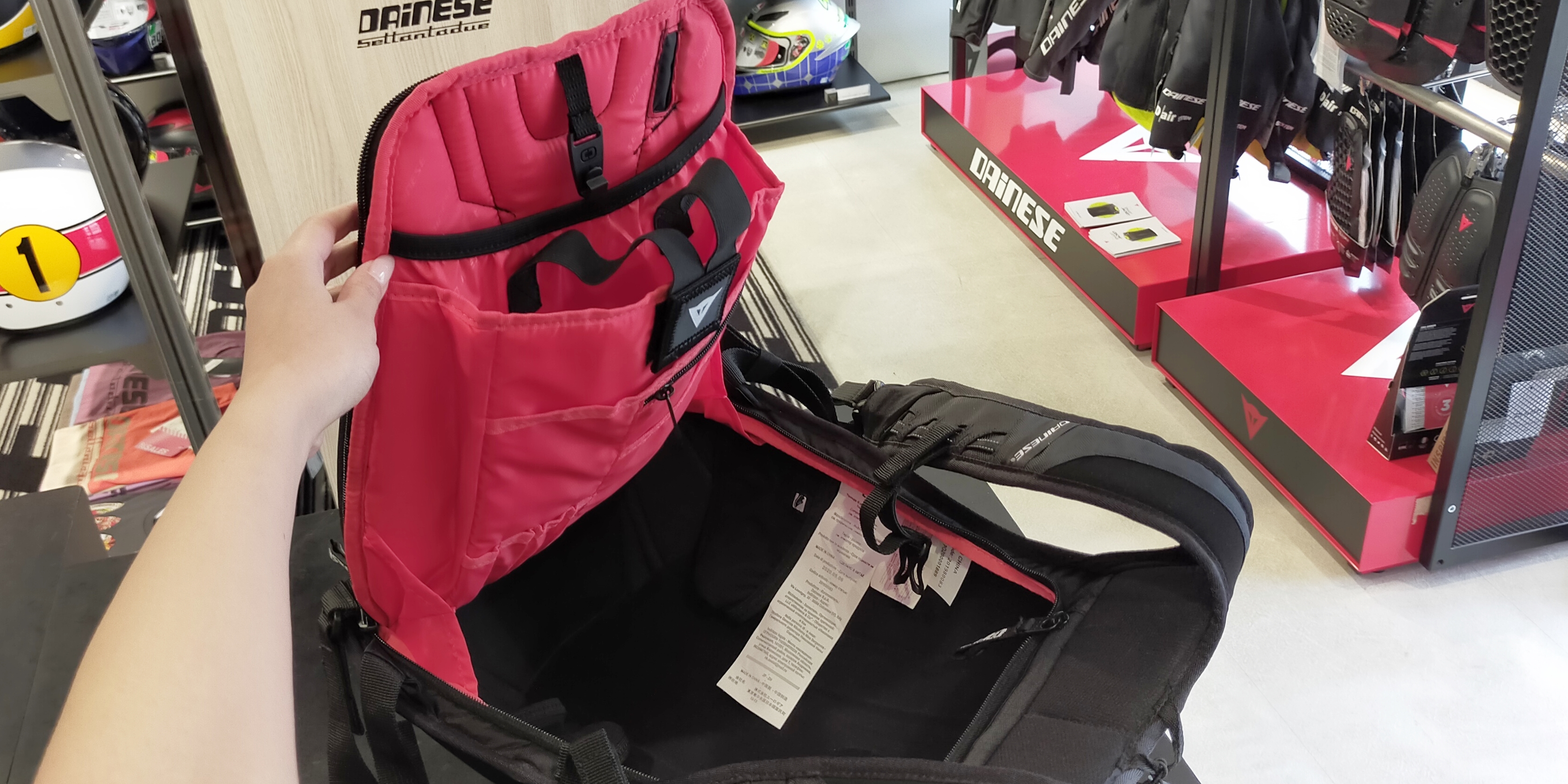 新作バックパック【D-MACH COMPACT BACKPACK】