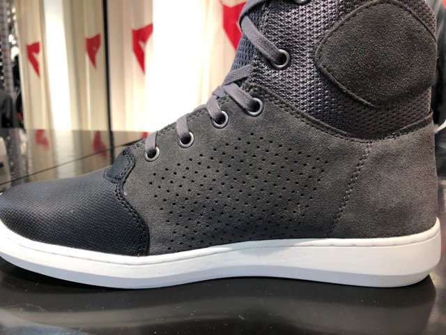 涼しさとストリートシーンに映える”YORK AIR SHOES”をご紹介