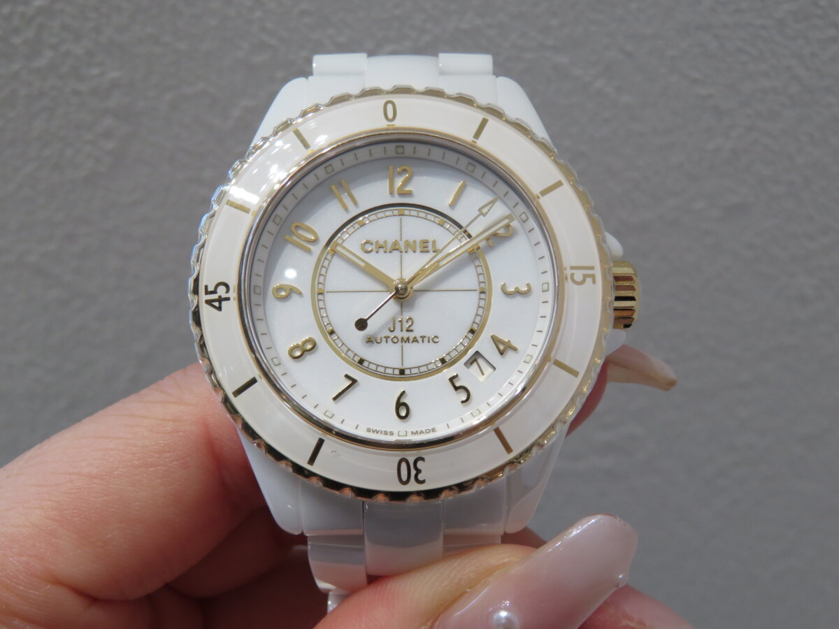 CHANEL 】 女性人気だけじゃない！男性にもお薦めのJ12をご紹介いたし