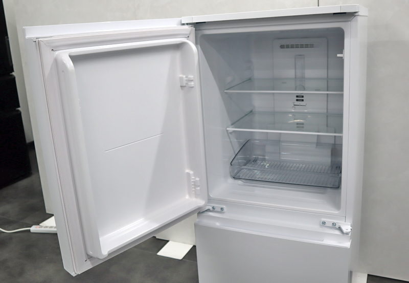 冷蔵庫のドアの開く方向、自分で変えてみました！—「つけかえどっちも