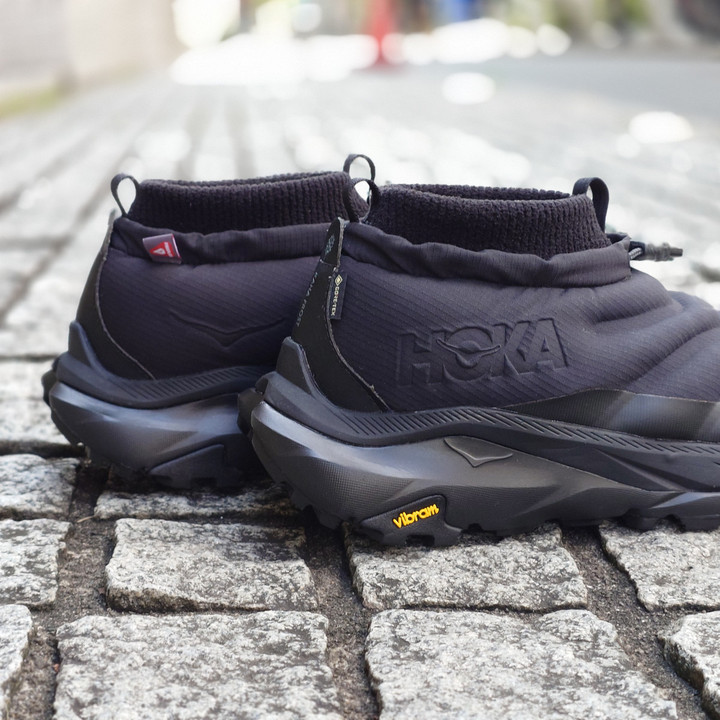 好日山荘 横浜西口店 : 寝袋のような履き心地の HOKA ONEONE / KAHA 2