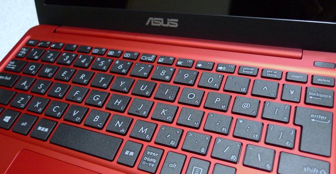 薄い!軽い!安い!ノートPC「ASUS EeeBook X205TA(レッド)」レビュー