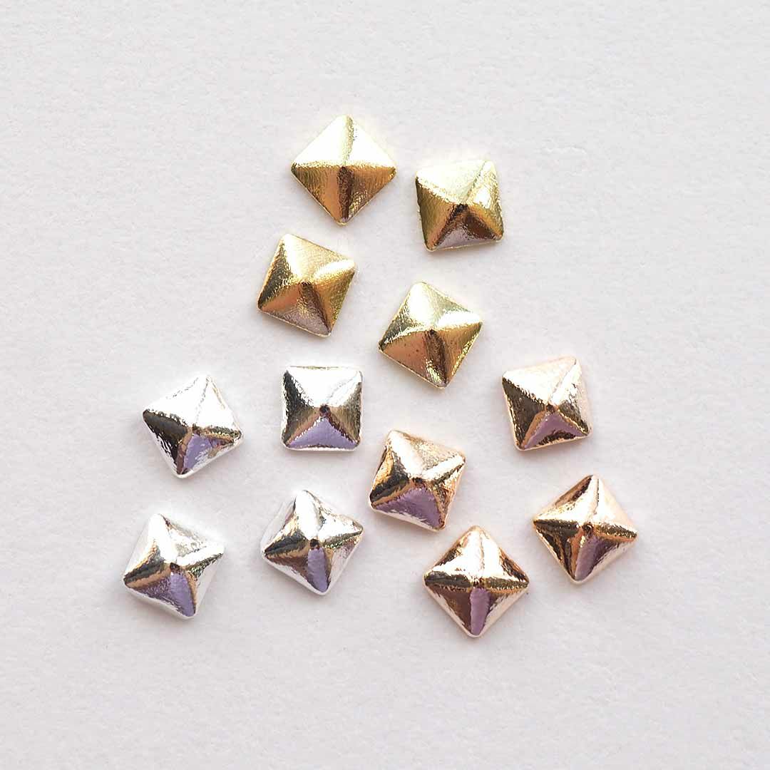 スタッズトライアングル 約2.0×3.5mm 約25個入り | BLAZE【ブレイズ