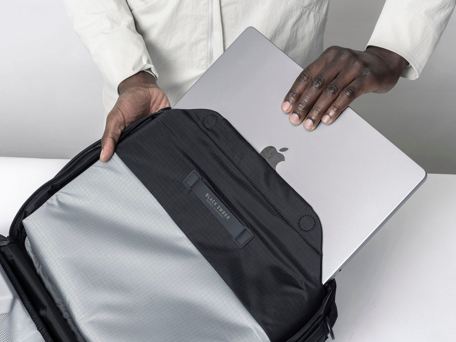 No,7224004 FORGE SB – BLACK EMBER