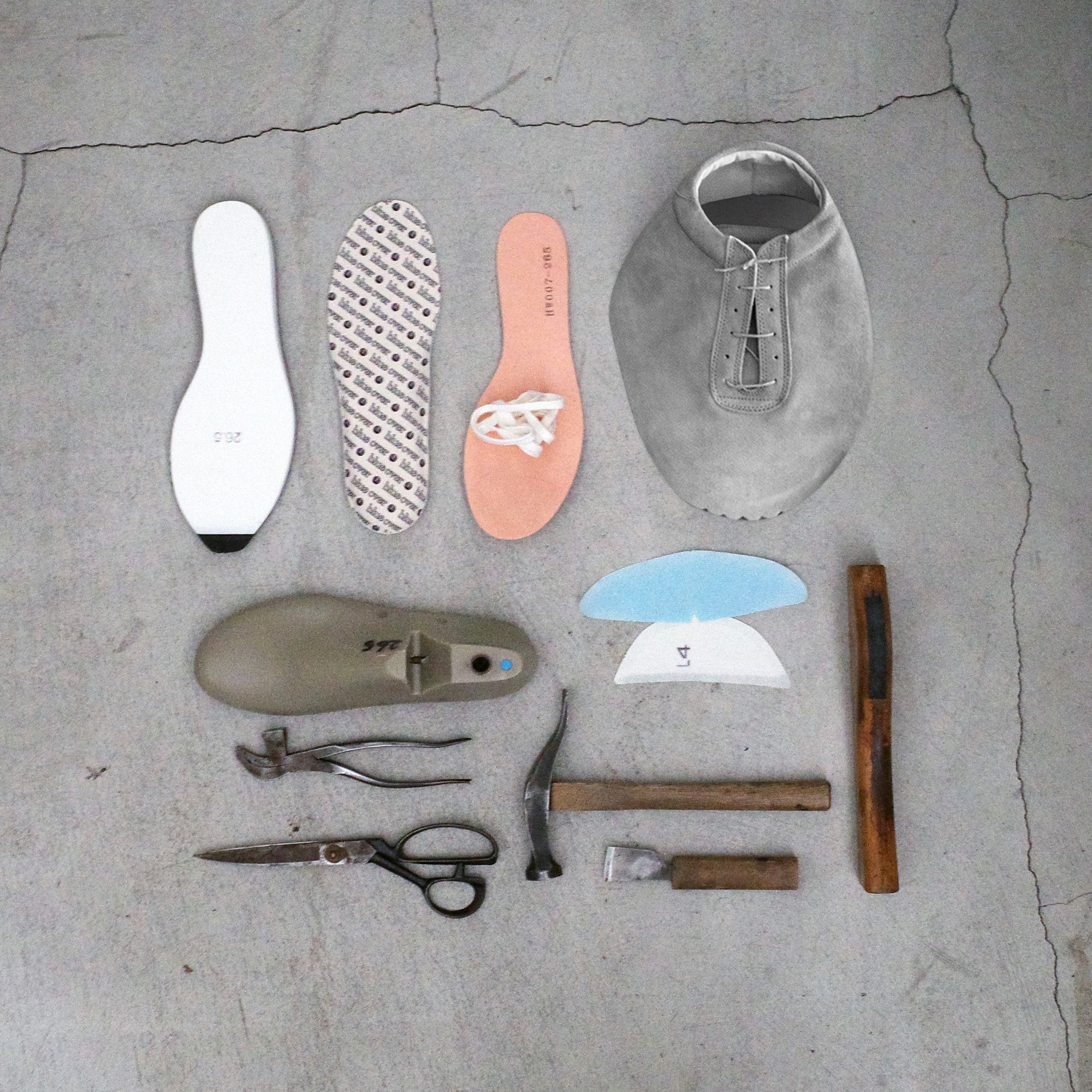 マーク-ブラック-軽量で幅広の歩くために作られたブーツライクな