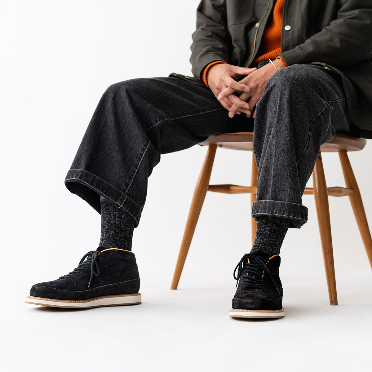 マーク-ブラック-軽量で幅広の歩くために作られたブーツライクな