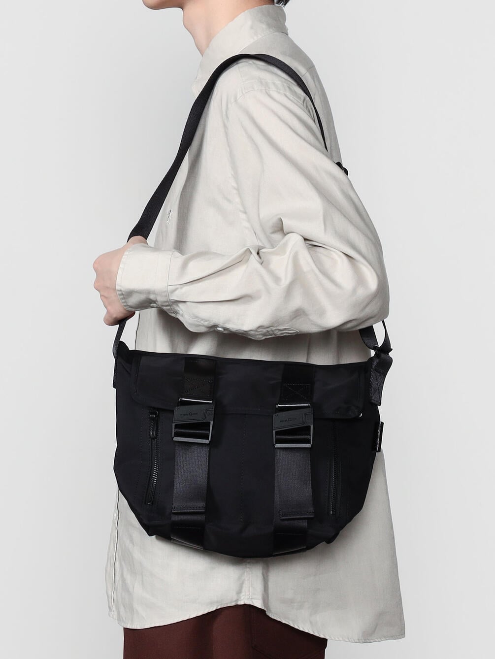 AMIACALVA | メッセンジャーバッグ UNISEX