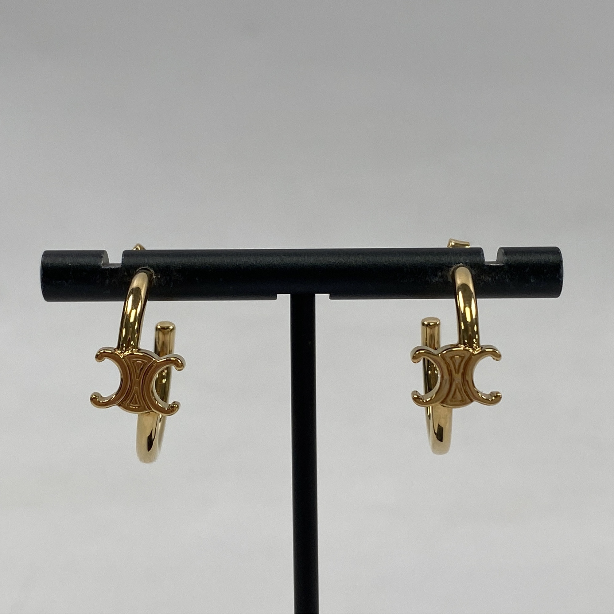 セリーヌ トリオンフ アシンメトリックフープピアス ゴールド GP 買取