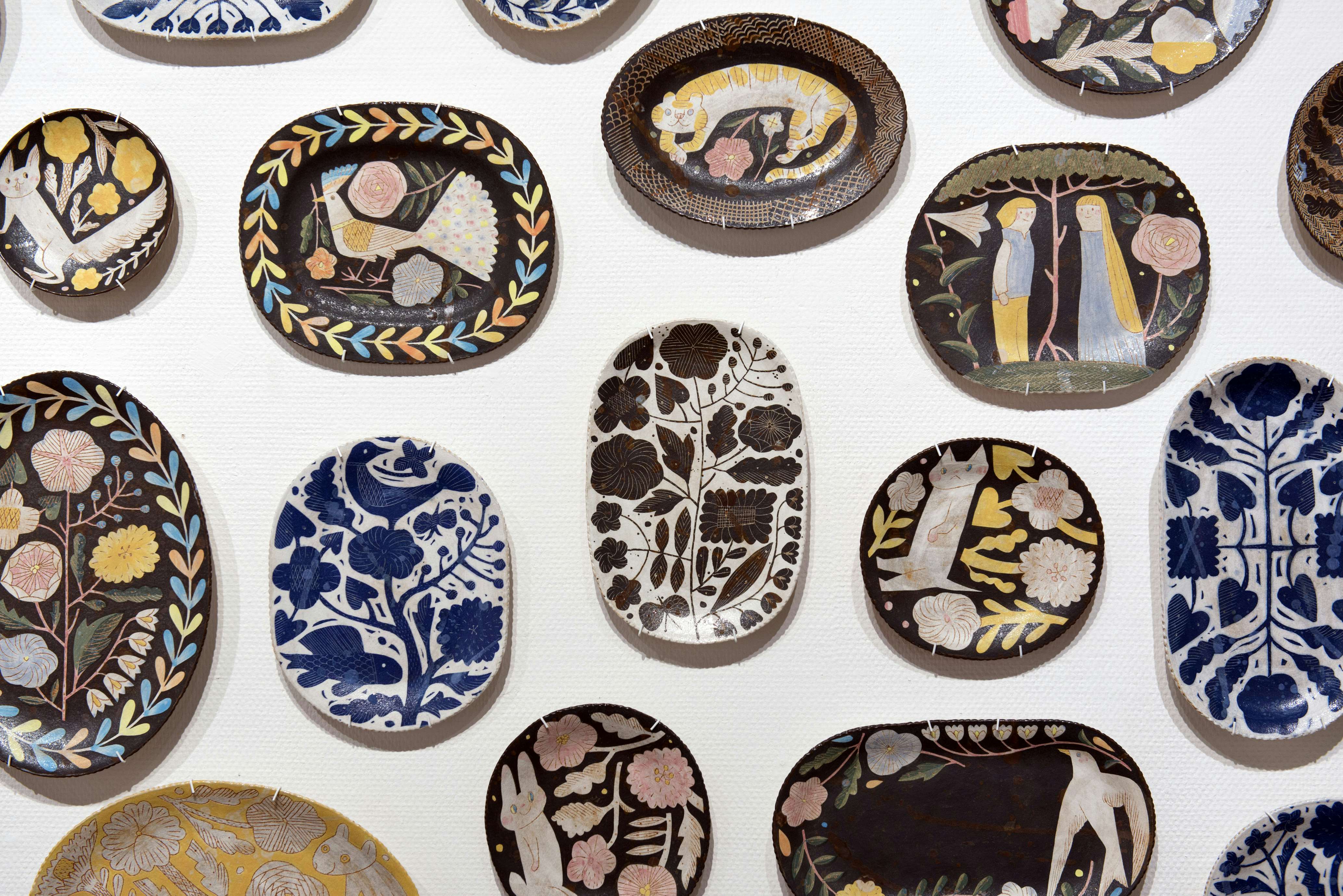 陶芸家・鹿児島睦の世界を伝える「図案」と「造形」｜美術手帖