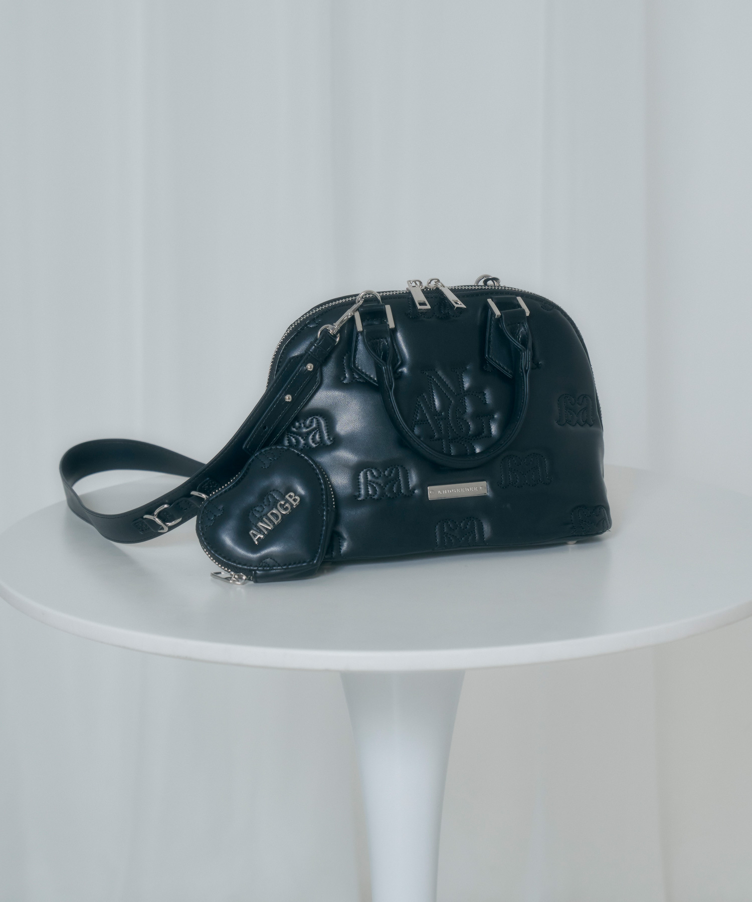 ロゴモノグラムショルダーバッグ – BUNNY APARTMENT