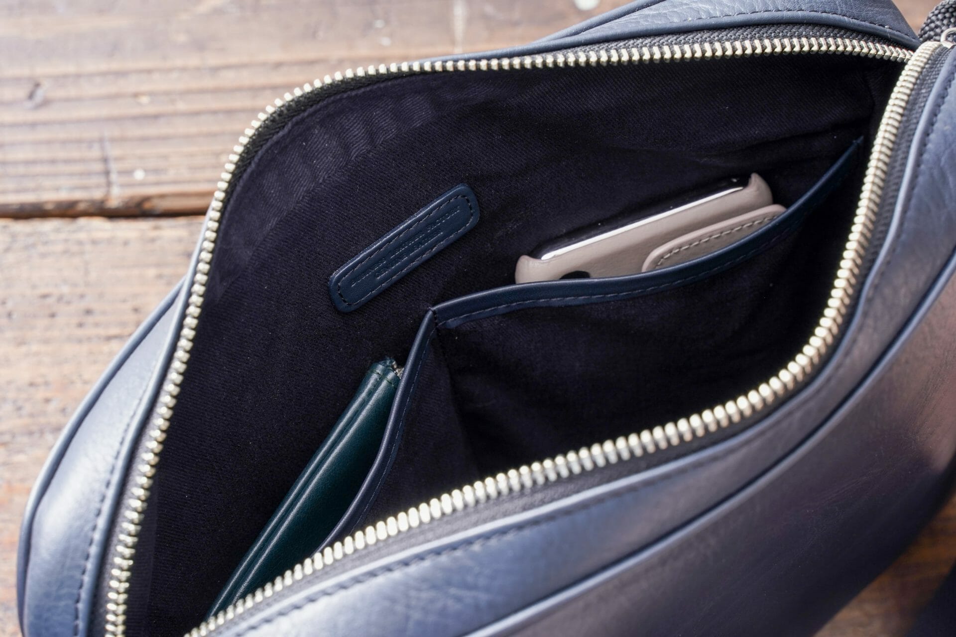 直営店舗＞ビジネスショルダーバッグ数量限定販売