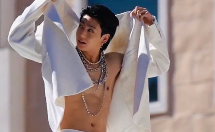 BTSジョングク新曲「3D」爆イケセクシーオフショット│BuzzTok NEWS