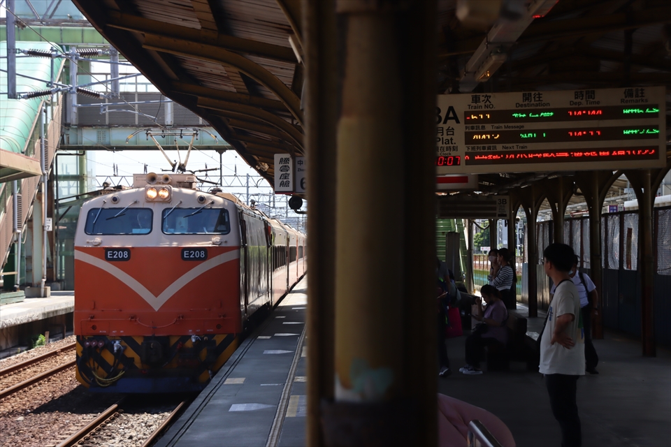 台湾の客車急行列車 莒光号に乗ってきた（2024.5.31）: 昭和の記憶と